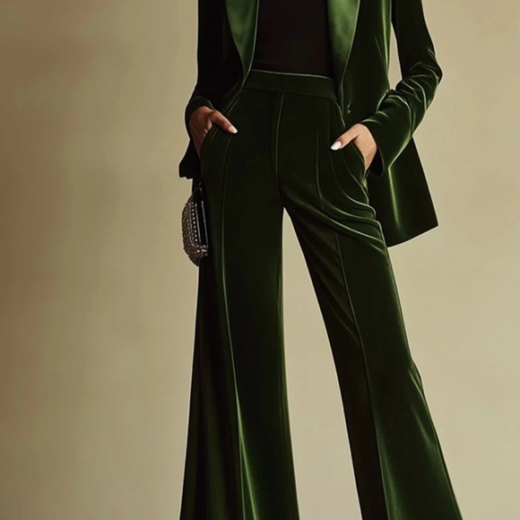 Luxurious Green Velvet Wide Leg Pants - Picture 2 of 16